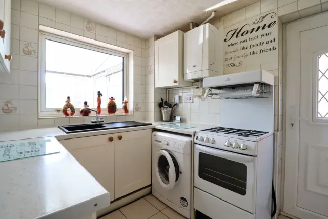Photo 3 — Nene Drive, Bletchley, Milton Keynes, Buckinghamshire, MK3 7BY