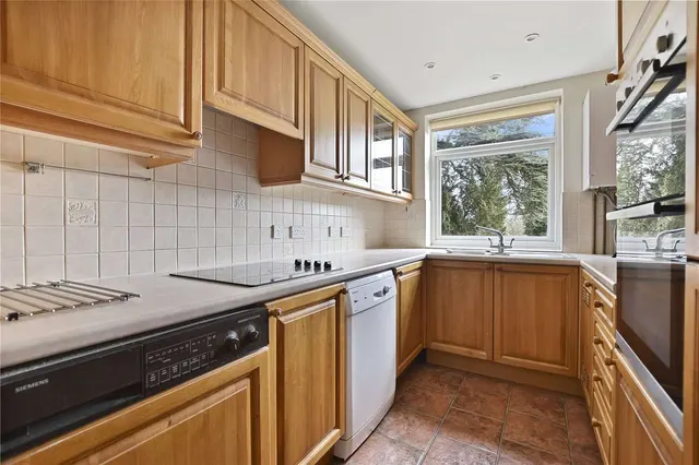 Loudwater Lane, Loudwater, WD3, photo 3