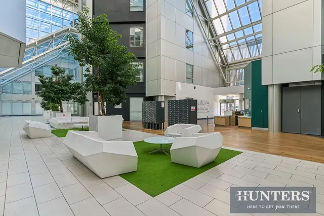 Staines Road, Hounslow, TW3, photo 1