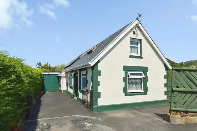 Llandeilo Road, Llandybie, SA18, photo 2