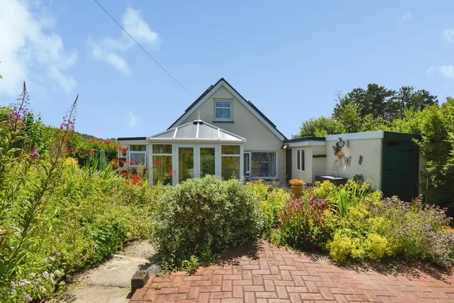 Llandeilo Road, Llandybie, SA18, photo 1
