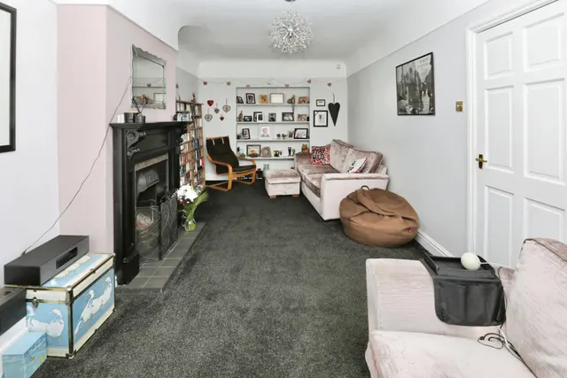 Layton Close, Liverpool, L25, photo 3