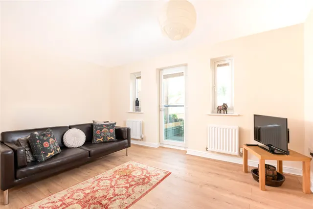 Top Fair Furlong, Redhouse Park, MK14, photo 2