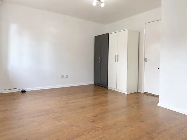 Middlesex Road, Mitcham, CR4, photo 3