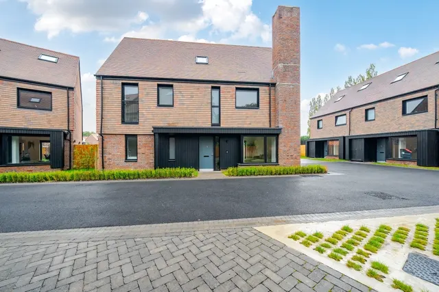 Medland Close, Cranleigh, GU6, photo 1