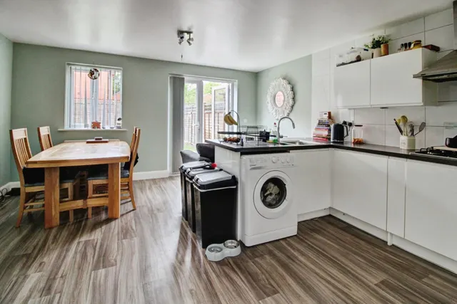 Raley Drive, Barnsley, S75, photo 2