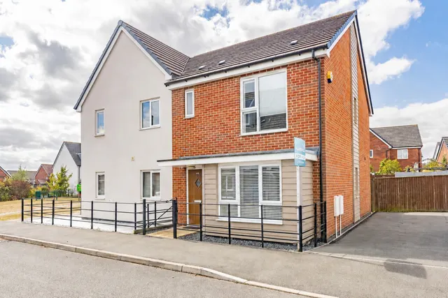 Buckthorn Road, Ravenstone, photo 1