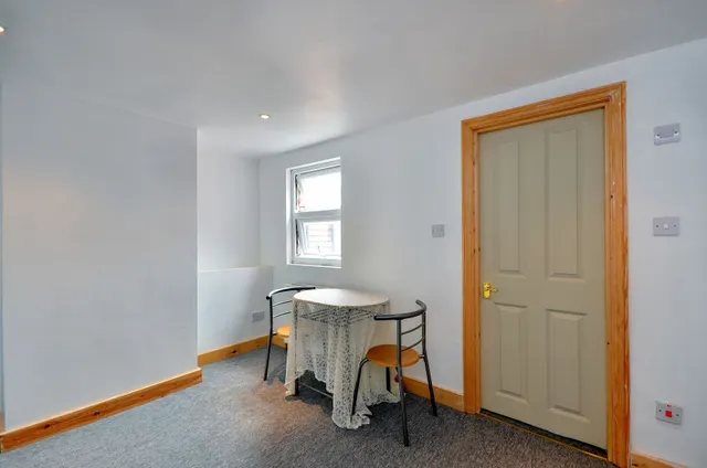 Flat D, 51 Rostella Road, London, photo 1