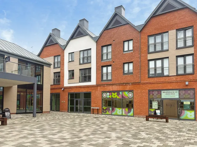 Cambridge Place, Farnham, GU9, photo 1