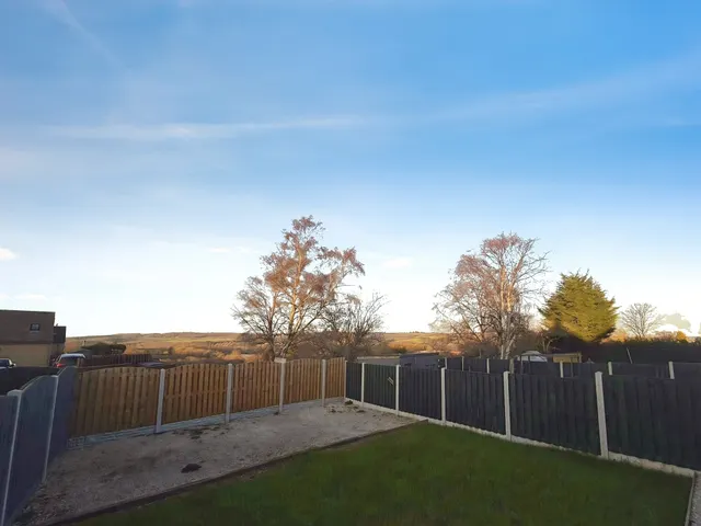 Windsor Avenue, Darton, S75, photo 1
