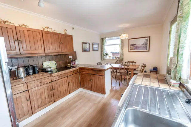 Main Street, Oldcotes, S81, photo 3