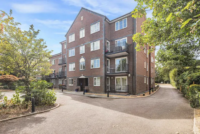 Photo 2 — Beckenham, BR3 1QG