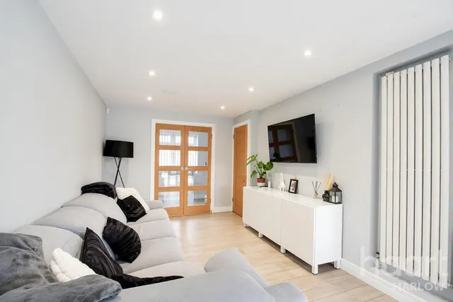 Hollyfield, Harlow, CM19, photo 2