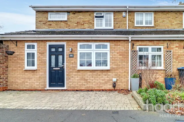 Hollyfield, Harlow, CM19, photo 1