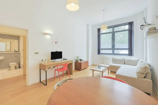 Larden Road, London, W3, photo 3