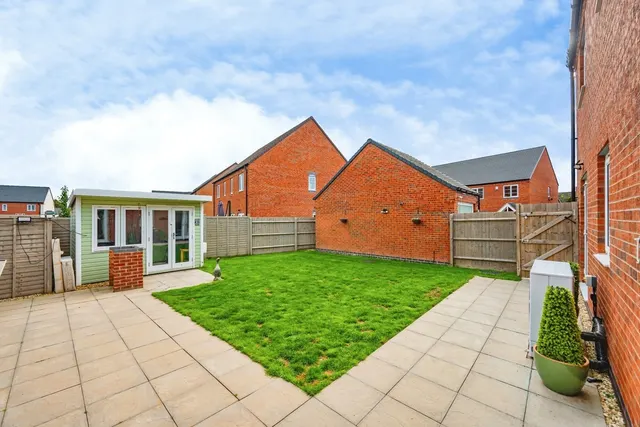 Photo 3 — Woodwinds Close, TAMWORTH, Staffordshire, B79