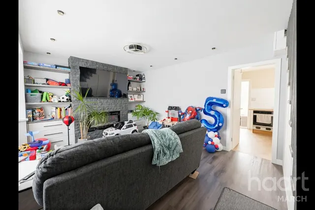 Burnsfield Estate, Chatteris, PE16, photo 2