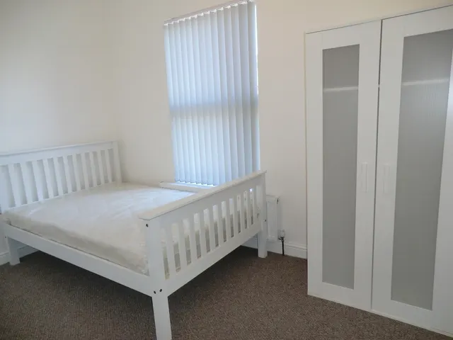 Photo 3 — Ensuite rooms to Move in Instantly
