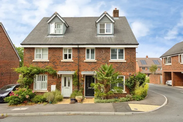 Brickwork Avenue, Liphook, GU30, photo 1
