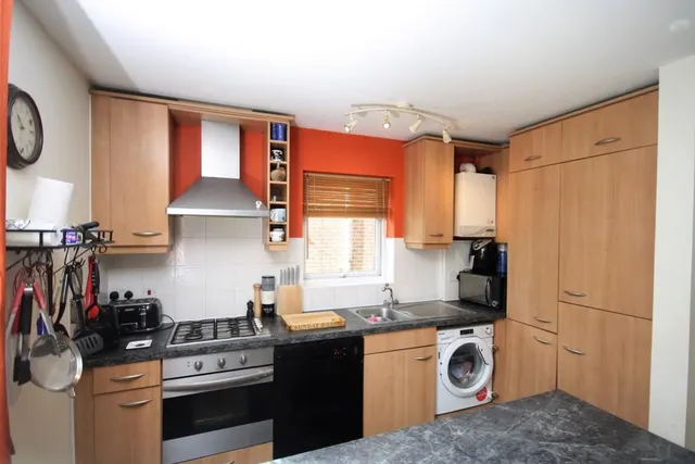 Park View Road, Leatherhead, KT22, photo 2