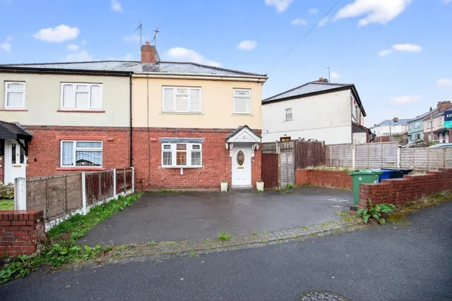Hartland Avenue, Bilston, photo 1
