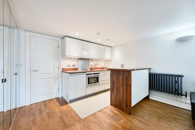 Battersea Park Road, London, SW11, photo 2