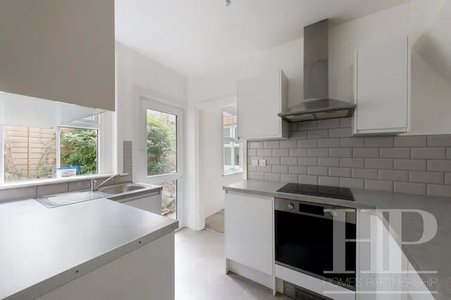 Grosvenor Road, East Grinstead, RH19, photo 3