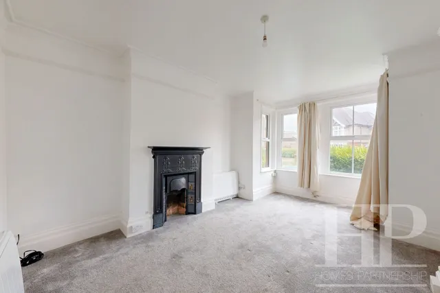 Grosvenor Road, East Grinstead, RH19, photo 2