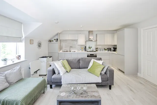 Spruce Road, Nuneaton, CV10, photo 3