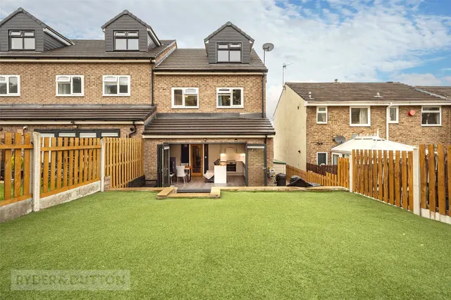 Kinder Avenue, Cowlersley, HD4, photo 1