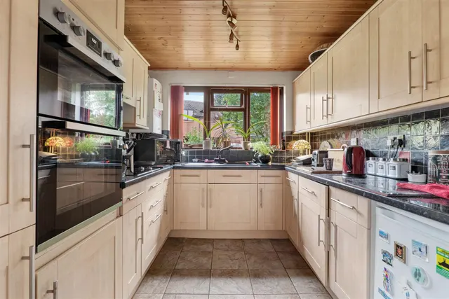 Photo 3 — St. James Close, Harvington, WR11