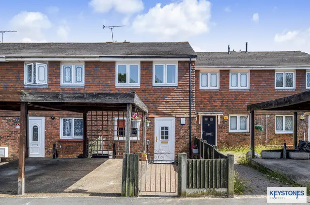 Hitchin Close, Romford,Harold Hill, Romford, RM3 7EQ, photo 1