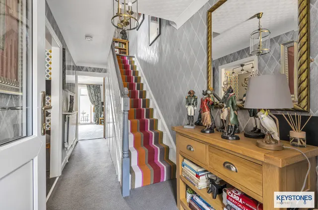 Photo 3 — Hitchin Close, Romford,Harold Hill, Romford, RM3 7EQ