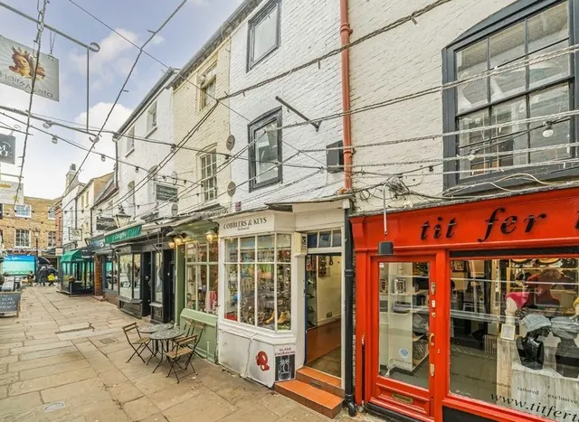 Paved Court, Richmond, TW9, photo 1