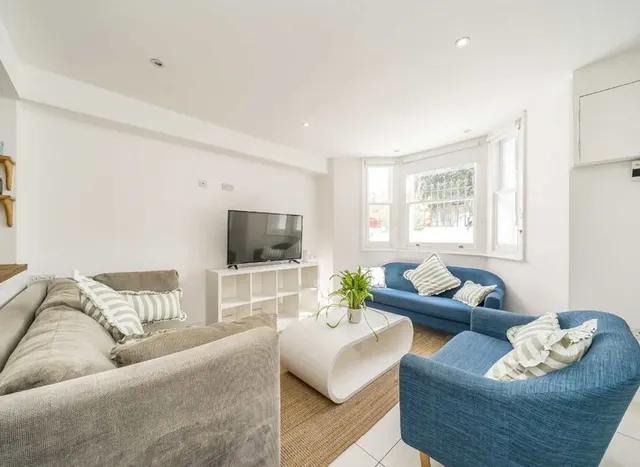 Photo 2 — Argyll Close, Stockwell, SW9