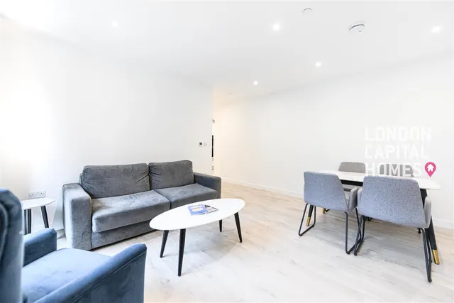 Coster Avenue, London, photo 1