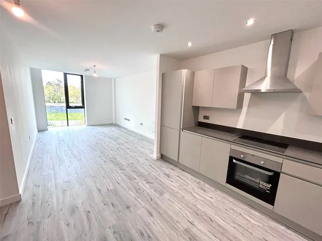 Photo 2 — Buckingham Road, Bletchley, Milton Keynes, Buckinghamshire, MK3