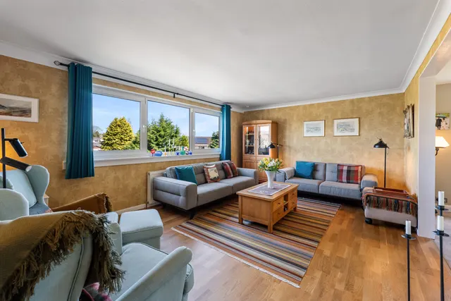 Photo 3 — 24 Lovat Avenue, Bearsden, G61 2JW