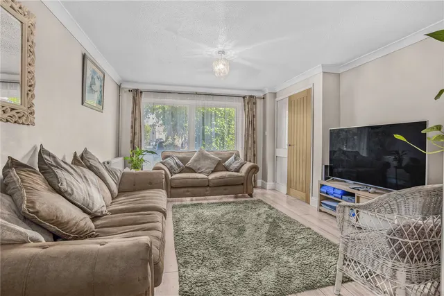 Elm Court, Knaphill, GU21, photo 3