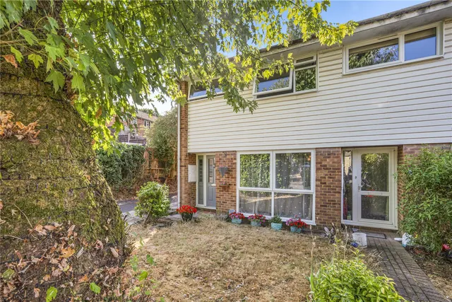 Elm Court, Knaphill, GU21, photo 1