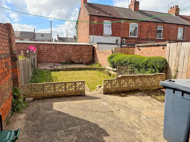 Photo 3 — Lambton Street, Hull