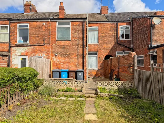 Photo 2 — Lambton Street, Hull