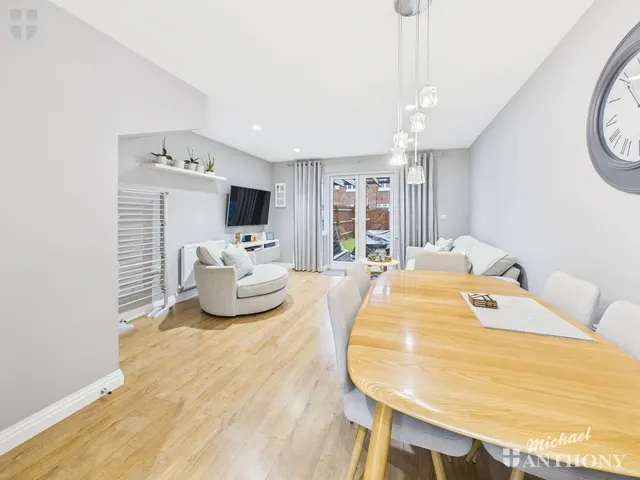 Photo 2 — Timms Close, Aylesbury, HP20 1AZ