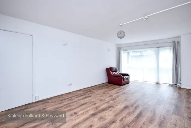 Windsor Court, London, N14, photo 1