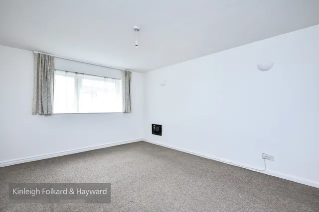 Windsor Court, London, N14, photo 3