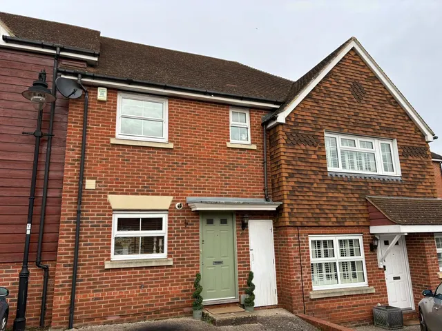 Chertsey Street, Fleet, Hampshire, GU51 1HS, photo 1
