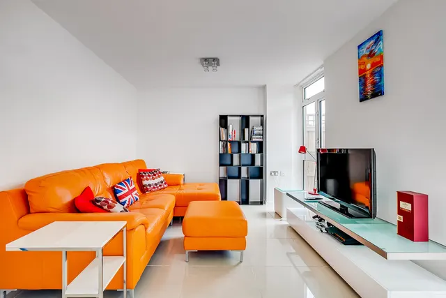 Evesham Way, London, SW11, photo 1