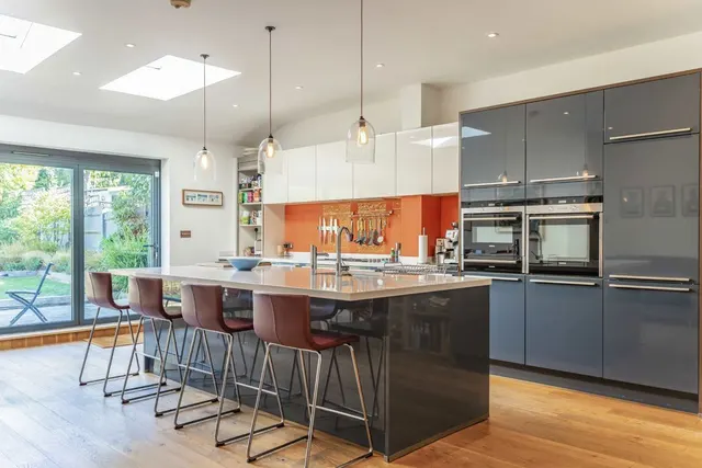 Abbotswood Road, SW16, photo 2