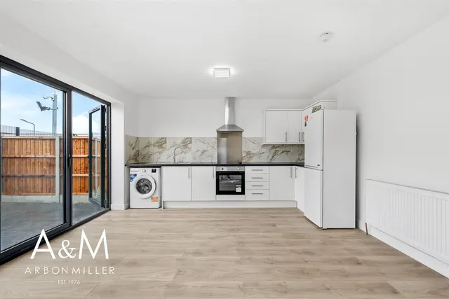 Limes Avenue, Chigwell, Essex, IG75NT, photo 1