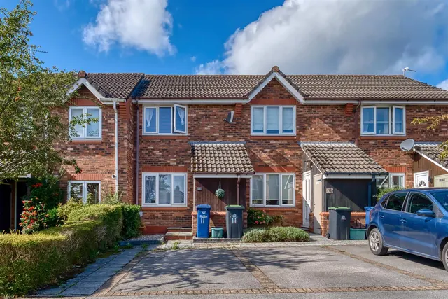 Primrose Close, Wyke, photo 1